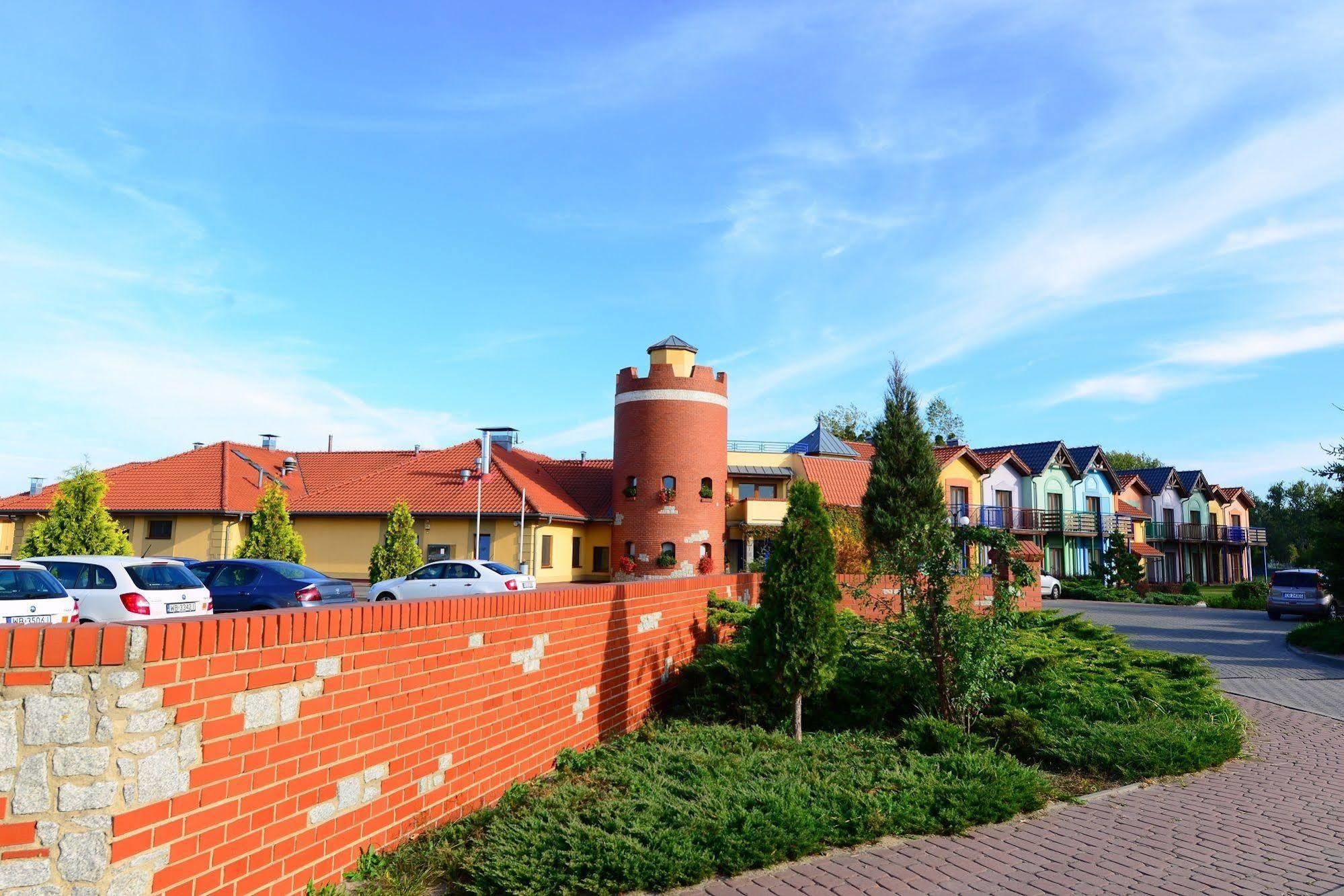 Hotel Daglezja Nad Jeziorem Kornickim Kornik Exterior photo